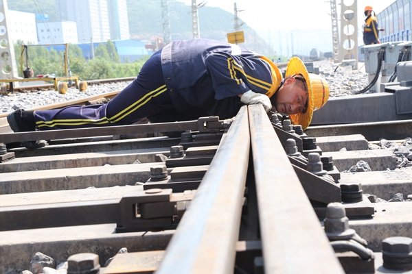 線路工作業.JPG