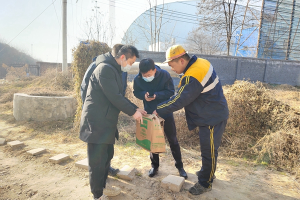 林業(yè)局工作人員現(xiàn)場介紹_副本.jpg