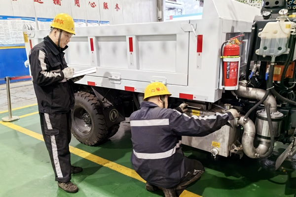2.車(chē)輛檢查_(kāi)副本.jpg