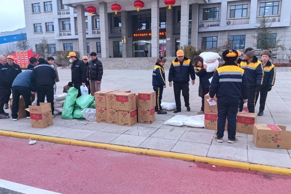 發放慰問品_副本.jpg