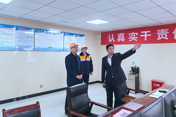領導班子下基層調研_副本.jpg