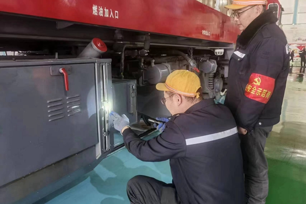 1712022943195591.jpg 機車保養(yǎng)確保正常運行_副本.jpg