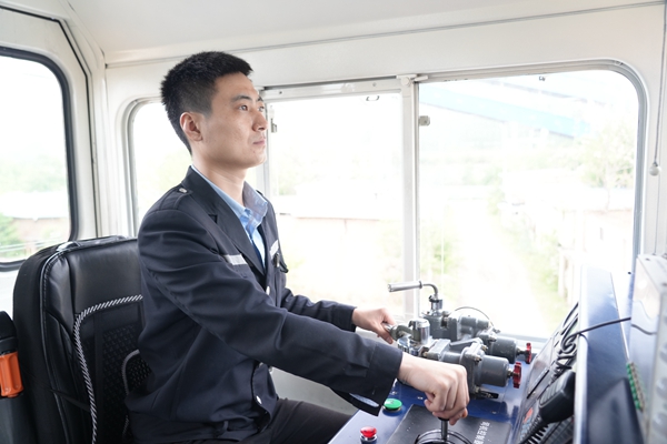 機(jī)車乘務(wù)員_副本.jpg