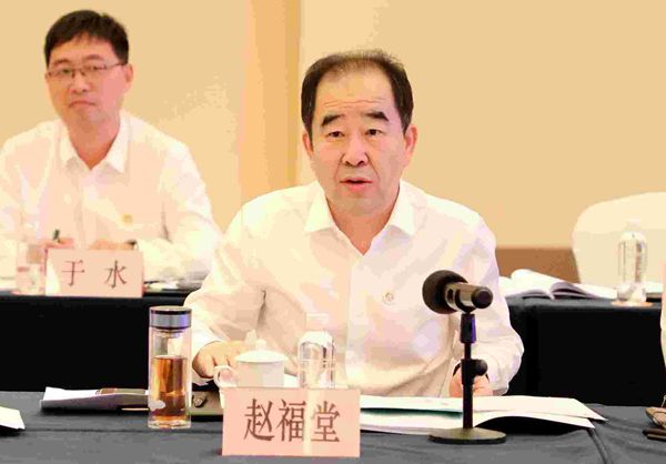5——陜煤集團黨委副書記、董事、總經(jīng)理趙福堂致辭并作表態(tài)發(fā)言_副本.jpg