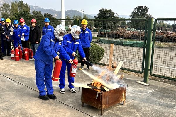 滅火器使用_副本.jpg