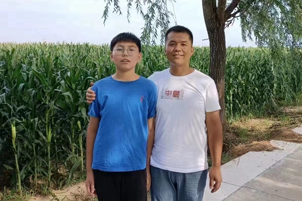 趙鵬與家人_副本.jpg