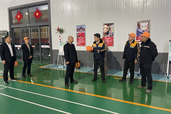 分公司領導機修車間檢查_副本.jpg