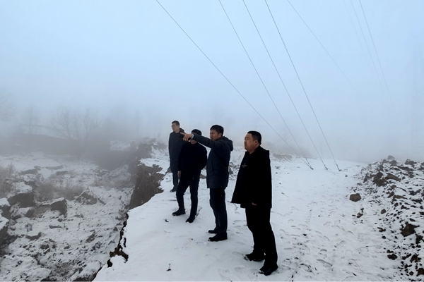 雪天巡線_副本.jpg