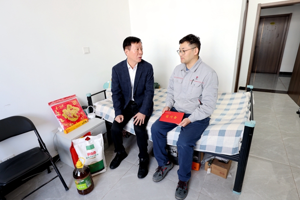 1737700385211044.jpg 胡書記慰問_副本.jpg