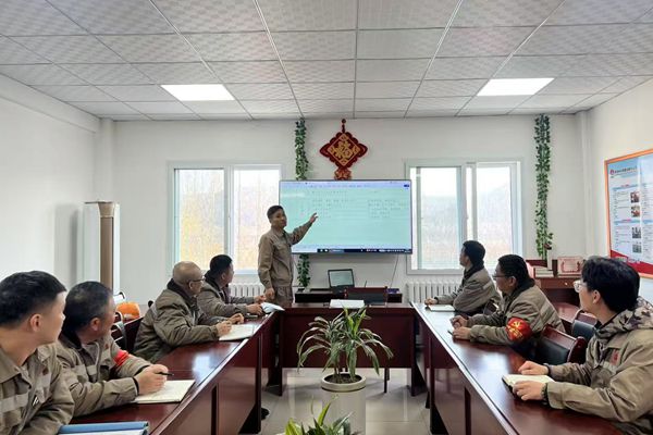 對(duì)機(jī)車設(shè)備講解_副本.jpg