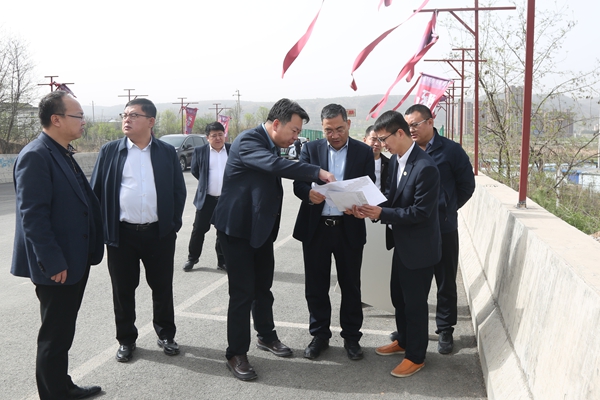 公司黨委書記、董事長焦小年到水北集運(yùn)站項(xiàng)目現(xiàn)場_副本.jpg