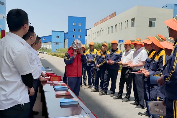 消防過濾式自救呼吸器講解演示_副本.jpg
