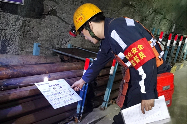 1.群安員上崗查隱患_副本.jpg