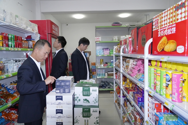 巡視職工超市_副本.jpg