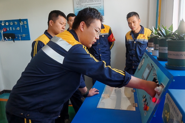 開展創新創效活動_副本.jpg