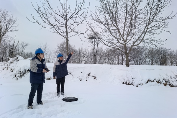 1.雪中巡線_副本.jpg