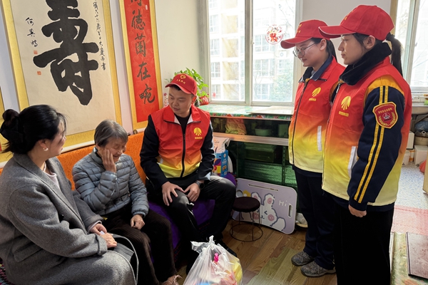 慰問孤寡老人.jpg