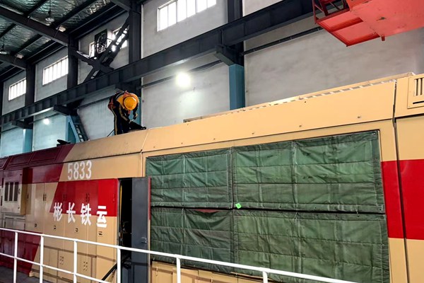 1773887120306248.jpg 機(jī)車車頂清洗_副本.jpg