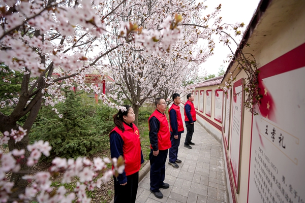 生產(chǎn)服務(wù)中心.jpg
