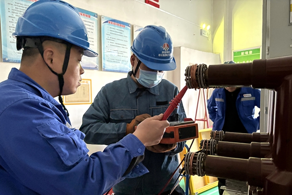 3.嚴查處現(xiàn)場違章作業(yè)行為_副本.jpg
