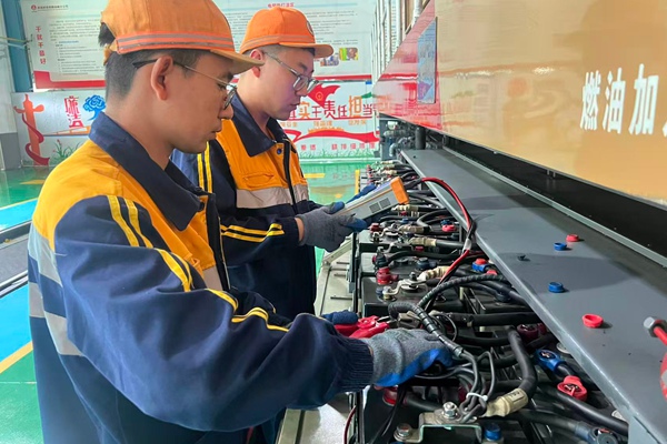 機車檢查確保運行正常_副本.jpg