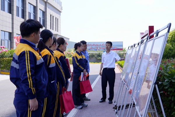 1782445628194914.jpg 現場講解安全知識_副本.jpg