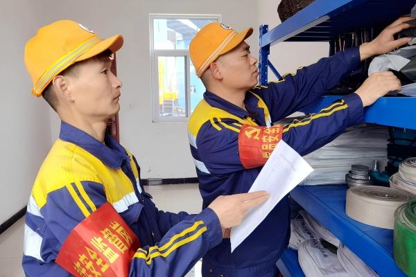 檢查防汛物資(1).jpg